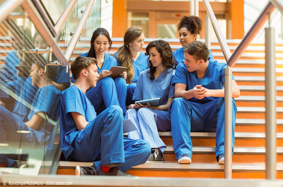 Plus d’étudiants en médecine. Image 1