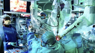 Première double transplantation de poumons réalisée par un r ... Image 1
