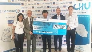 « Tous unis contre le cancer » Remise du chèque de la collec ... Image 1