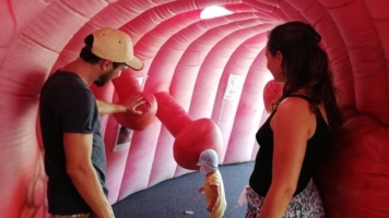 CHU Nord un colon géant pour sensibiliser contre le cancer c ... Image 1
